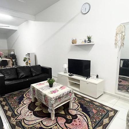 Homestay Near Plaza Tol Bandar Ainsdale Labu Exterior foto