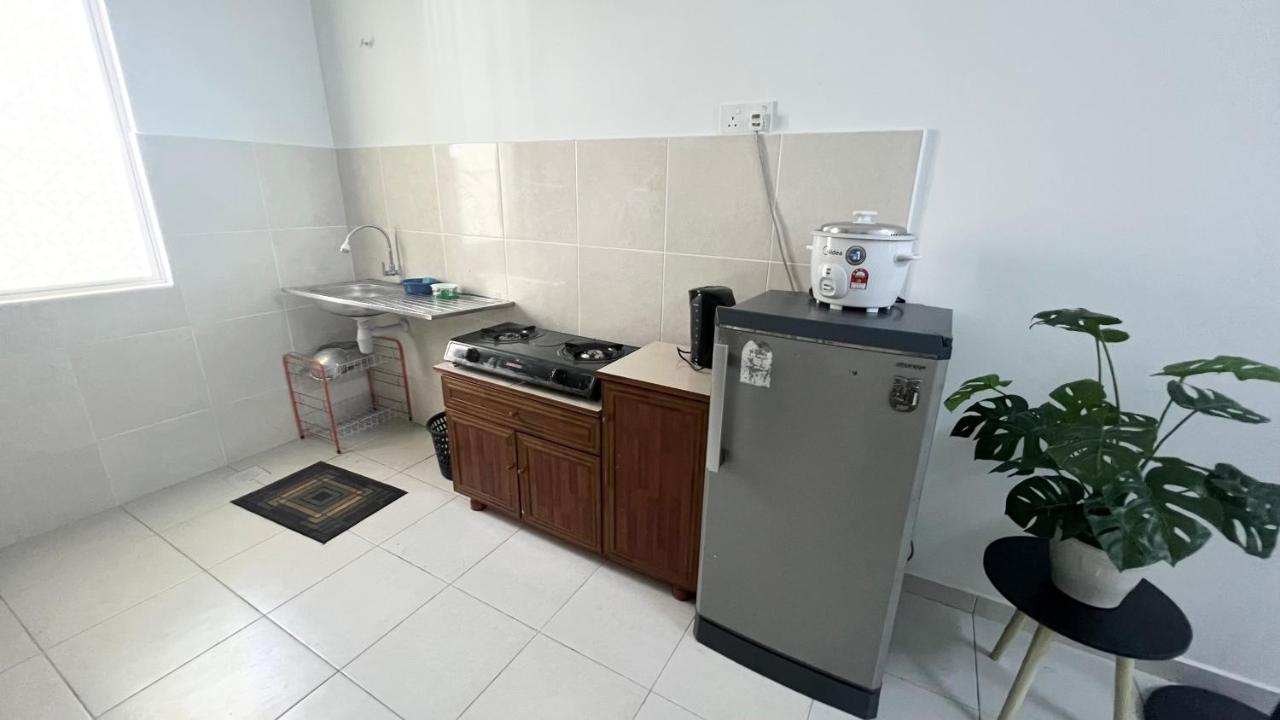 Homestay Near Plaza Tol Bandar Ainsdale Labu Exterior foto
